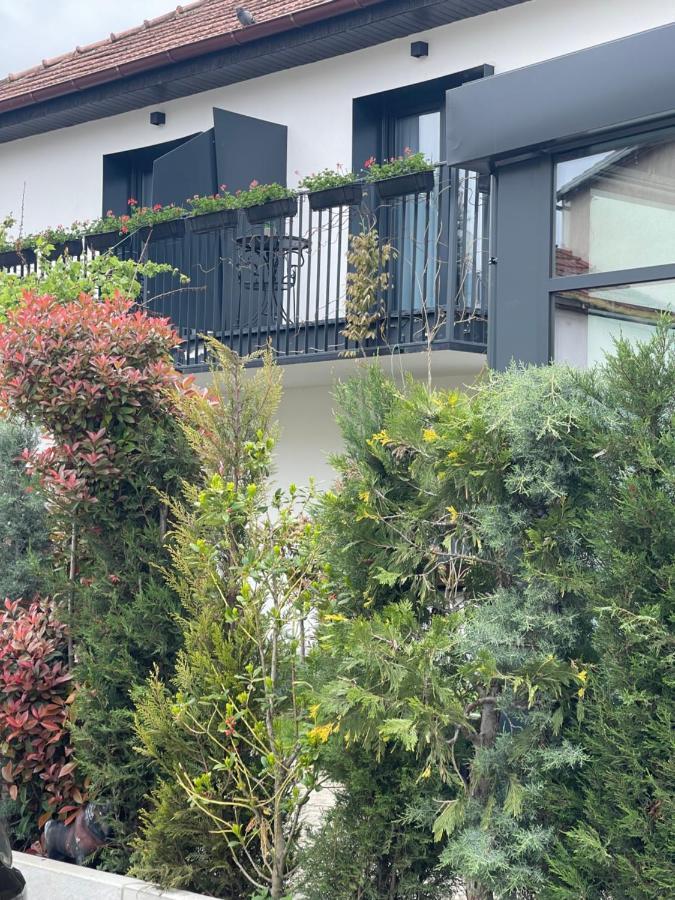 Etnomania Boutique Hotel Pristina Exterior foto